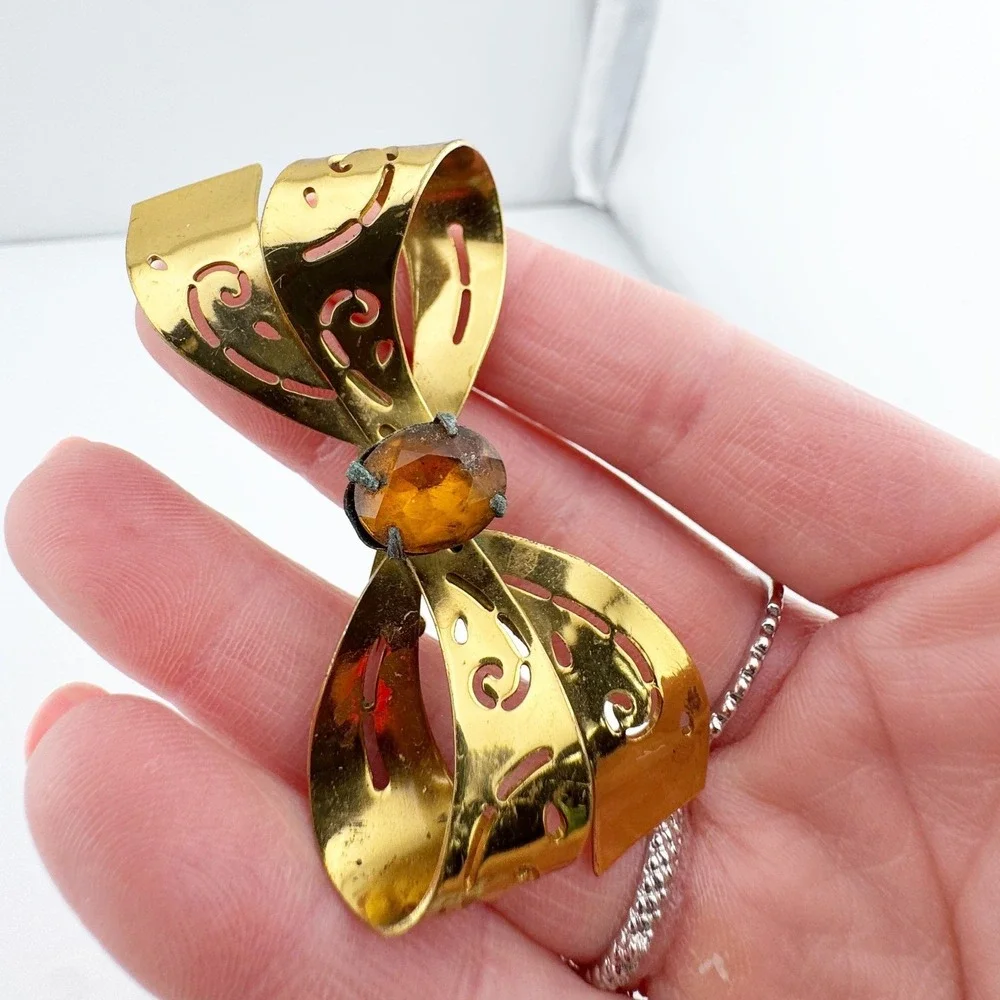 Vintage Coro Gold Tone Filigree Bow Brooch Pin Amber Rhinestone Center